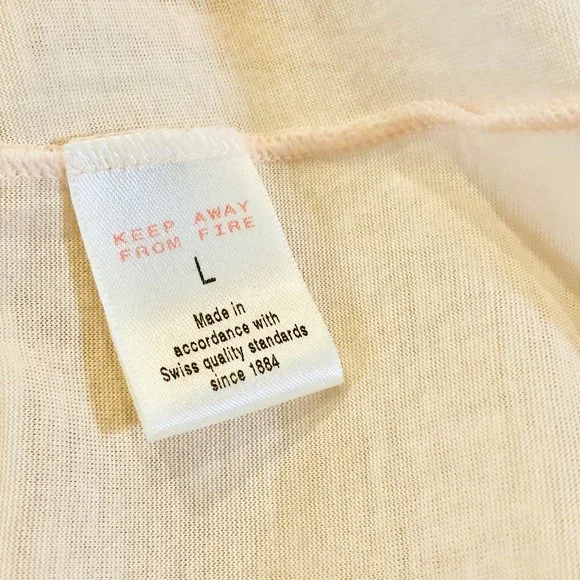 Hanro of Switzerland Short Nightgown in Blush Pink - Picture 7 of 8